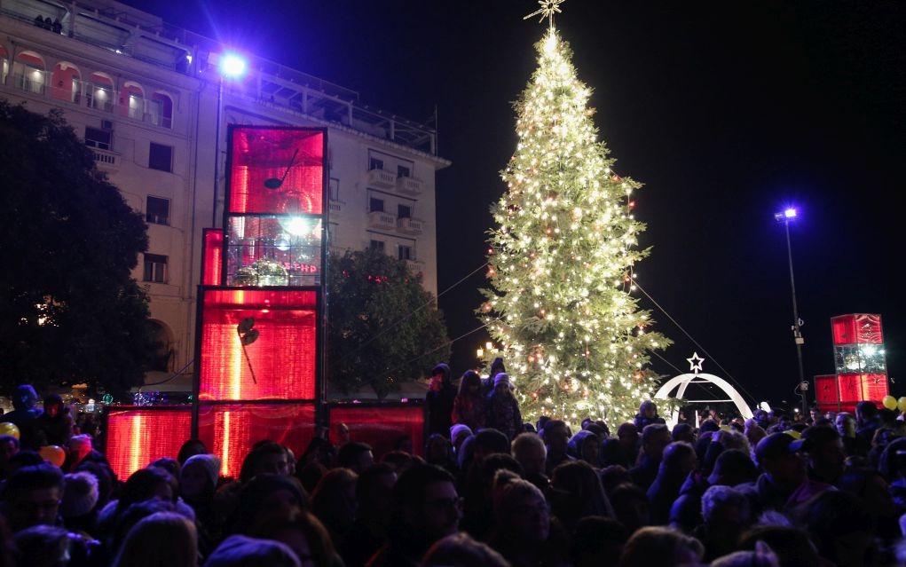 Σε εορταστικούς ρυθμούς η αγορά της Θεσσαλονίκης