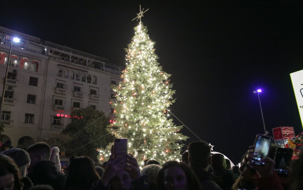 Μαγεμένες γιορτές – Άναψε το δέντρο στην Αριστοτέλους