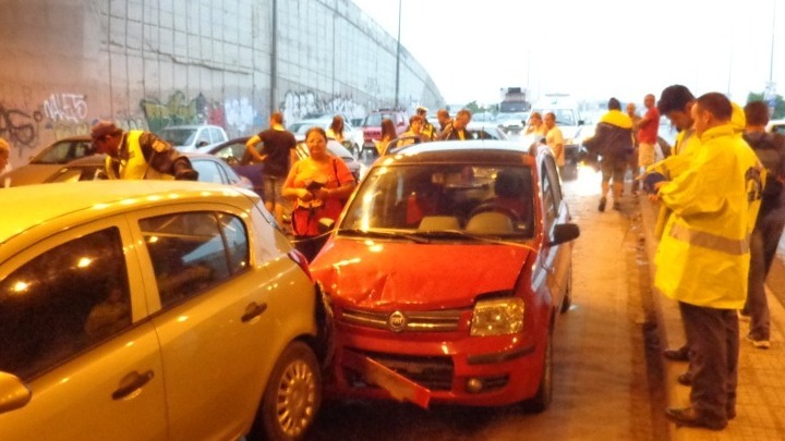 Καραμπόλα πέντε οχημάτων στην περιφερειακή οδό