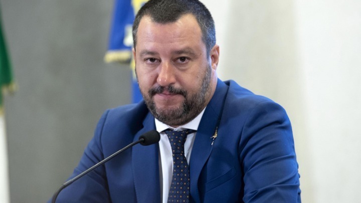 Αντιδράσεις για βίντεο-παρωδία του Σαλβίνι «εμπνευσμένο» από τον πάπα Φραγκίσκο