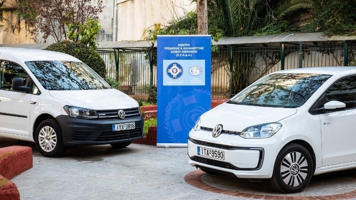 Δύο «πράσινα» VW αυτοκίνητα παραχωρήθηκαν στον Δήμο Αθηναίων