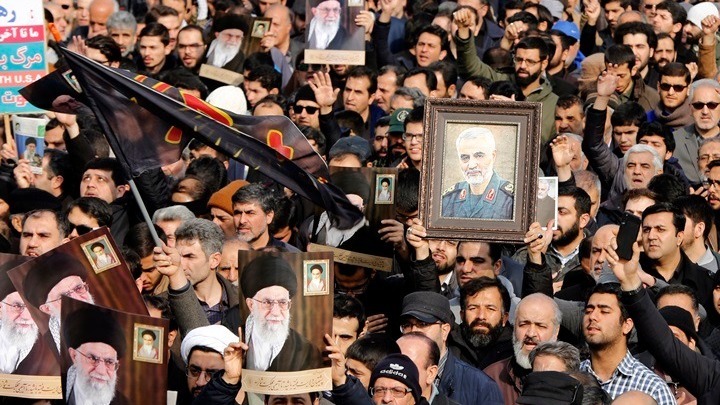 Φόνος Σουλεϊμανί: Δεκάδες χιλιάδες διαδηλώνουν στο κέντρο της Τεχεράνης