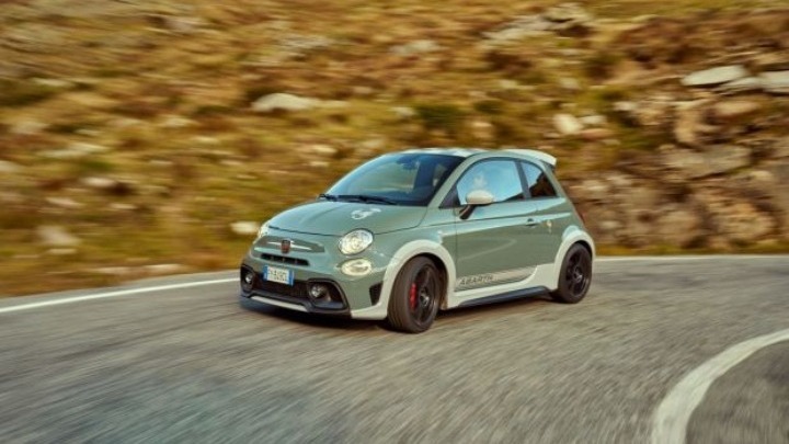 Η Abarth δημιούργησε την έκδοση 695 70ο Anniversariο για να γιορτάσει τα 70α γενέθλιά της