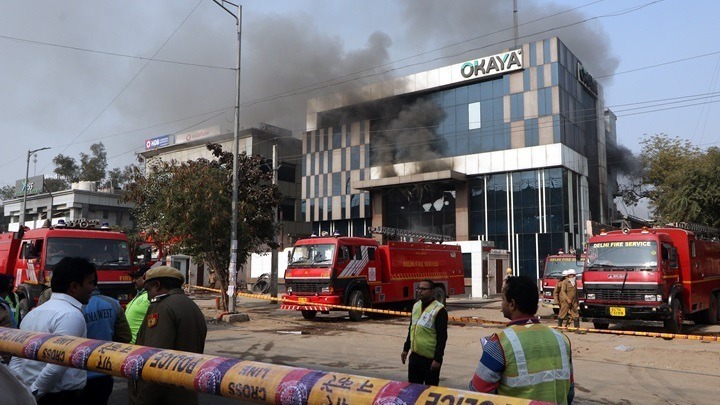 Ινδία: Ένας πυροσβέστης σκοτώθηκε, άλλοι 18 άνθρωποι τραυματίστηκαν από την κατάρρευση εργοστασίου