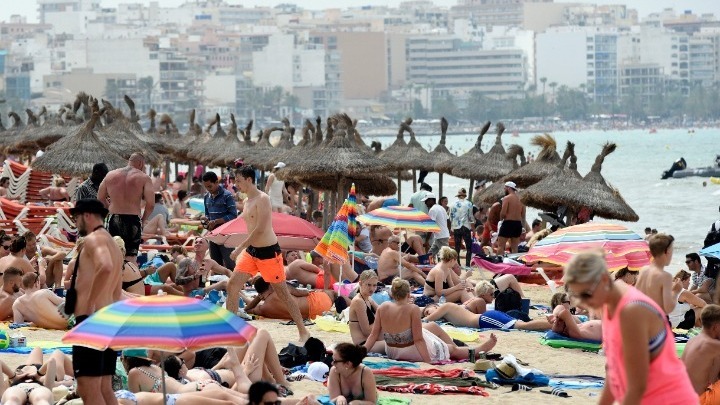 “Όχι άλλες κραιπάλες” λένε οι Βαλεαρίδες Νήσοι στους τουρίστες