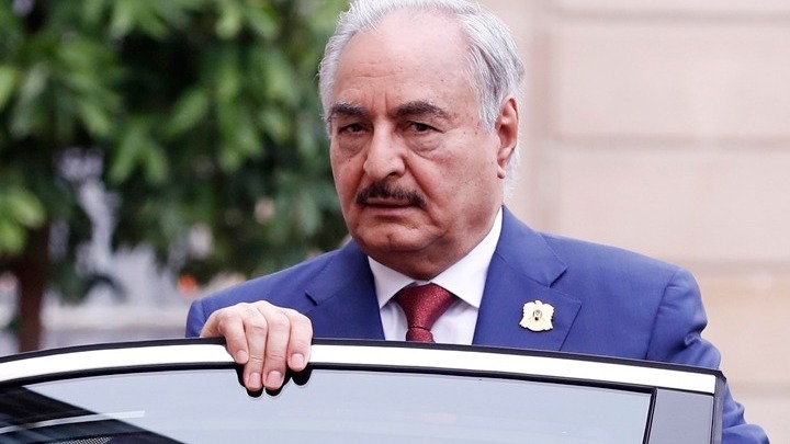 Οι δυνάμεις του στρατάρχη Χάφταρ συγκρούονται με μαχητές προσκείμενους στην κυβέρνηση μεταξύ Σύρτης και Μιζουράτας