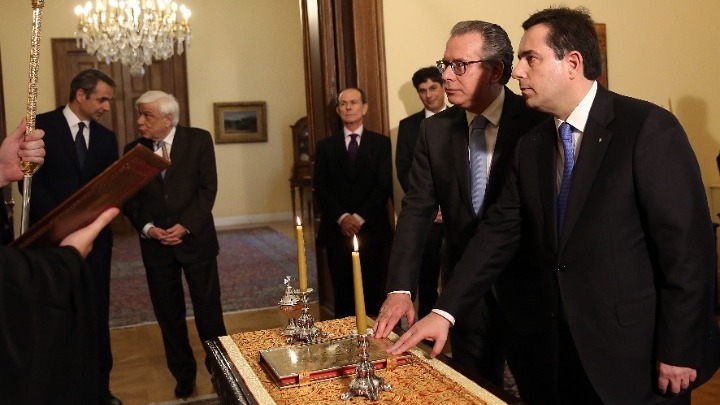 Ορκίστηκαν ο νέος υπουργός Ν. Μηταράκης και ο νέος αναπληρωτής υπουργός Γ. Κουμουτσάκος