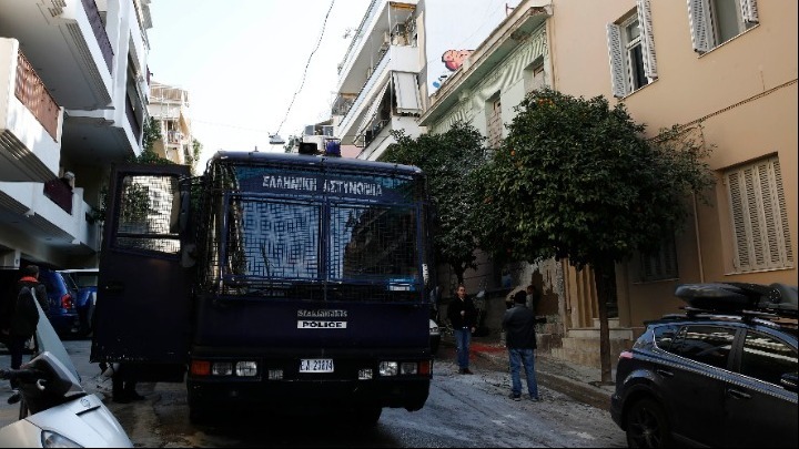 Σε 8 συλλήψεις και 20 προσαγωγές προχώρησε σήμερα η αστυνομία σε νέα επιχείρηση στα Εξάρχεια