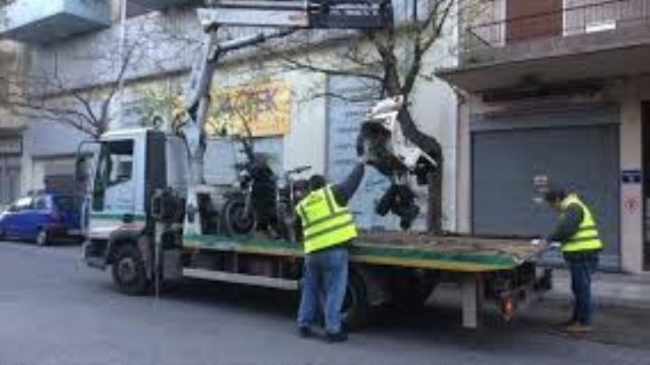 Τα εγκαταλελειμμένα δίκυκλα περισυλλέγει ο Δήμος Αθηναίων