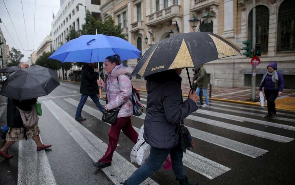 Καιρός Σαββάτου: Πτώση θερμοκρασίας, ισχυρές βροχές και καταιγίδες, ενισχυμένοι άνεμοι