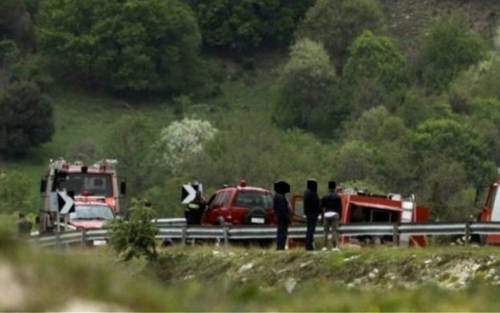 Πάτρα: Αυτοκίνητο «κρεμάστηκε» σε απόκρημνη πλαγιά