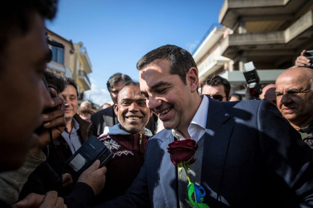 Ο Τσίπρας επανασυστήνεται στους Έλληνες!