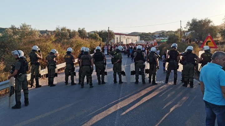 Μεταναστευτικό: Αναχώρησαν τα ΜΑΤ από τη Μυτιλήνη