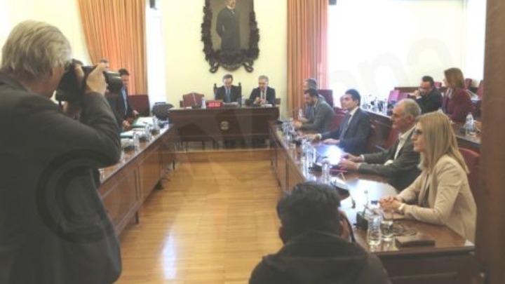 «Αικατερίνη Κελέση»: «Στα παντελόνια που φοράω»