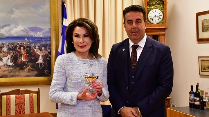 Από το Ναύπλιο άρχισε τις επαφές της με τους δήμους η πρόεδρος της «Ελλάδα 2021» Γ. Αγγελοπούλου