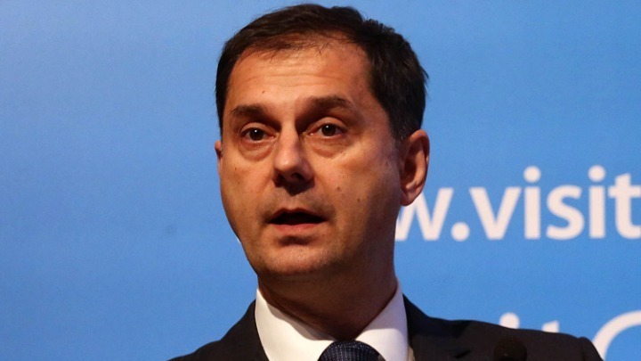 Θεοχάρης: «Καταργούνται τεστ και καραντίνα σε ταξιδιώτες από το εξωτερικό»
