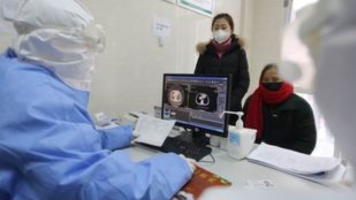 Ελλείψει επαρκούς προστατευτικού εξοπλισμού, γιατροί στην Ουχάν εργάζονται με το φόβο μόλυνσης από τον νέο κοροναϊό