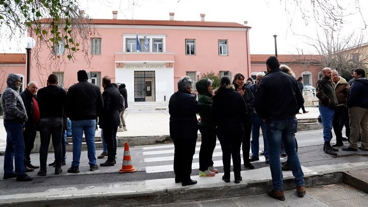 Ένταση στα δικαστήρια Νεάπολης – Προφυλακίστηκε ο 43χρονος για τη δολοφονία του κτηνοτρόφου