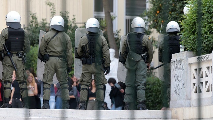 Επεισόδια έξω από την ΑΣΟΕΕ – Κλειστή η Πατησίων