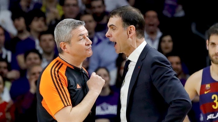 Επίθεση στο ταξί των διαιτητών του Μπαρτσελόνα-Παναθηναϊκός, τραυματίστηκε ελαφρά ο Λαμόνικα