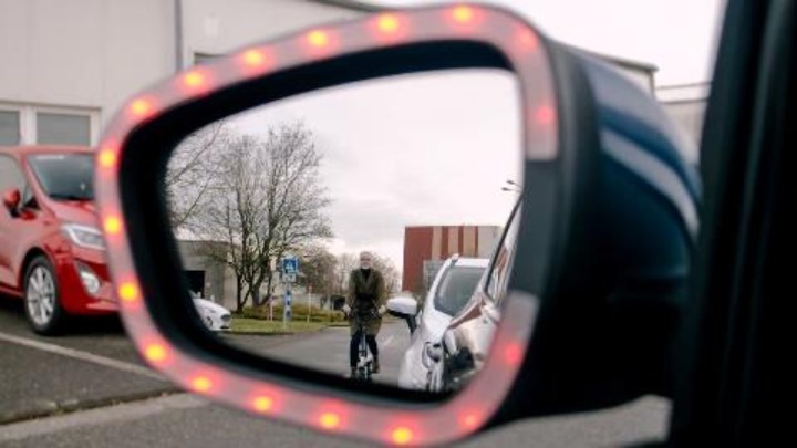 H νέα πρωτοποριακή τεχνολογία Exit Warning της Ford αποδεικνύεται σωτήρια για τους δικυκλιστές