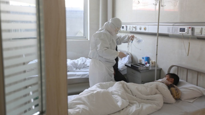 Κορωναϊός: 242 θάνατοι σε ένα 24ωρο