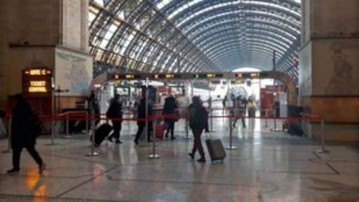 Κοροναϊός: Η ΕΕ ανακοινώνει ότι δεν σχεδιάζει ακόμα να επιβάλει περιορισμούς στα ταξίδια λόγω του ιού