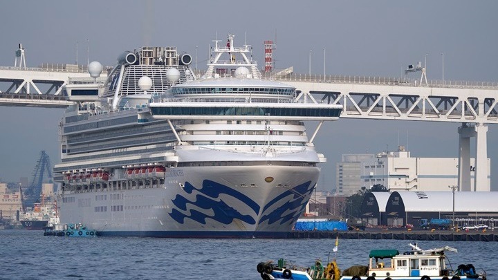 Κοροναϊός: Οι ΗΠΑ θα επαναπατρίσουν Αμερικανούς που επιβαίνουν στο κρουαζιερόπλοιο Diamond Princess, που παραμένει σε καραντίνα στην Ιαπωνία