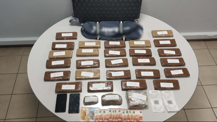 Κύκλωμα θα έριχνε σε στέκια τοξικομανών 13 κιλά ηρωίνης
