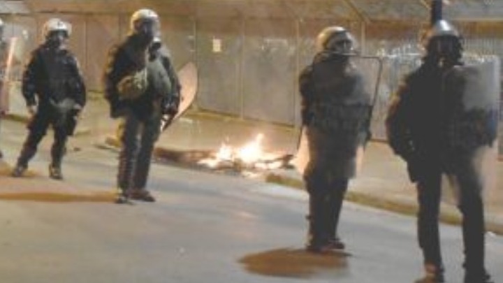 Μυτιλήνη: Στην επιταγμένη έκταση τα μηχανήματα του Στρατού – Συγκρούσεις πολιτών με αστυνομικές δυνάμεις