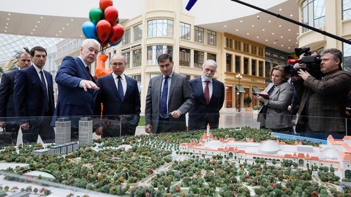 Ο πρόεδρος Πούτιν επιθεώρησε το θεματικό πάρκο Dream Island, τη ρωσική απάντηση στην Ντίσνεϊλαντ