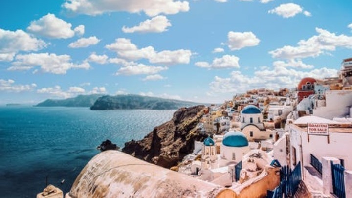 Παραμένει υψηλή η εποχικότητα του ελληνικού τουρισμού