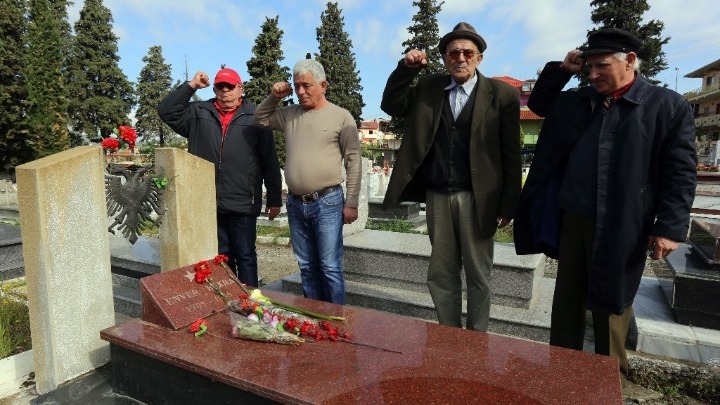 Πέθανε σε ηλικία 99 ετών η Νεζμιγιέ Χότζα