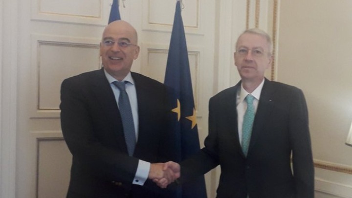 Συνάντηση του Ν. Δένδια με τον πρέσβη της Ρουμανίας