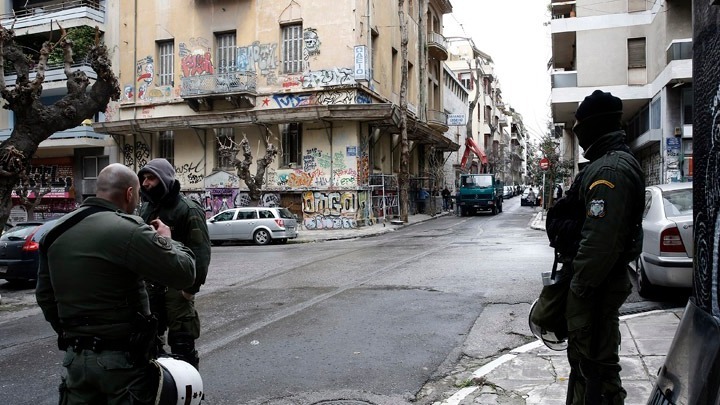 Τέσσερις συλλήψεις σε νέα αστυνομική επιχείρηση σε κτίριο στα Εξάρχεια που τελούσε υπό κατάληψη