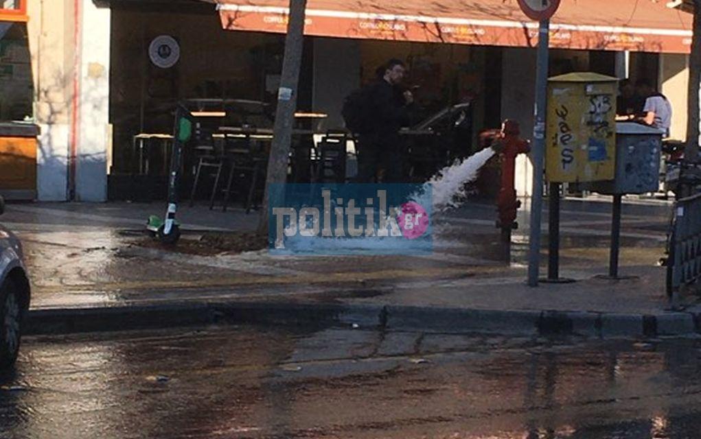 Θεσσαλονίκη: Πλημμύρισε η Αγ. Δημητρίου από πυροσβεστικό κρούνο (vd)