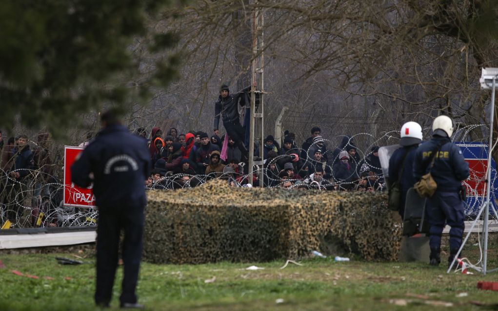 «Τουλάχιστον 13.000 πρόσφυγες και μετανάστες στα σύνορα»