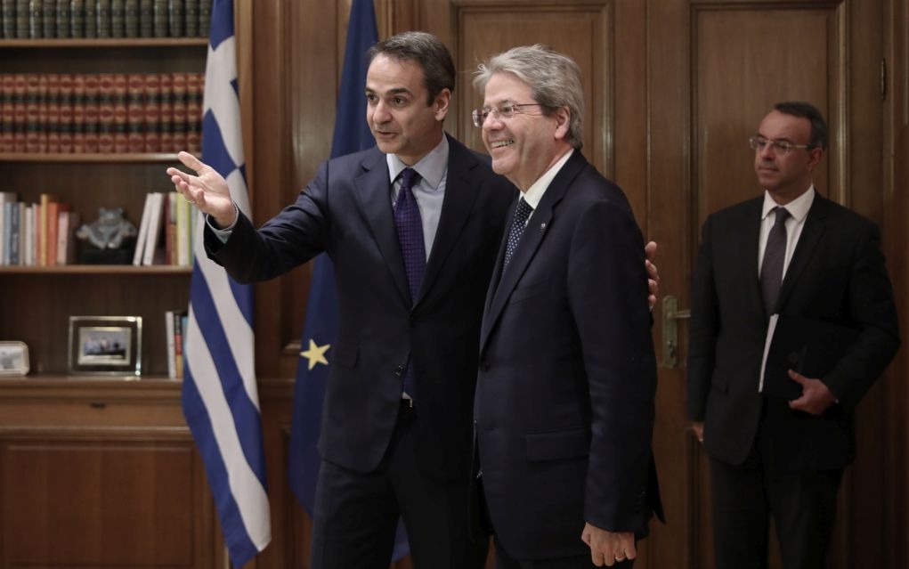Τζεντιλόνι: Στο πλευρό Μητσοτάκη για τη μείωση των πλεονασμάτων