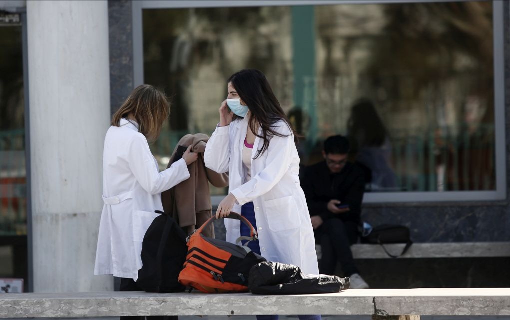 Κοροναϊός: Θετικός ο γιος της 38χρονης, τρίτο κρούσμα στην Αθήνα