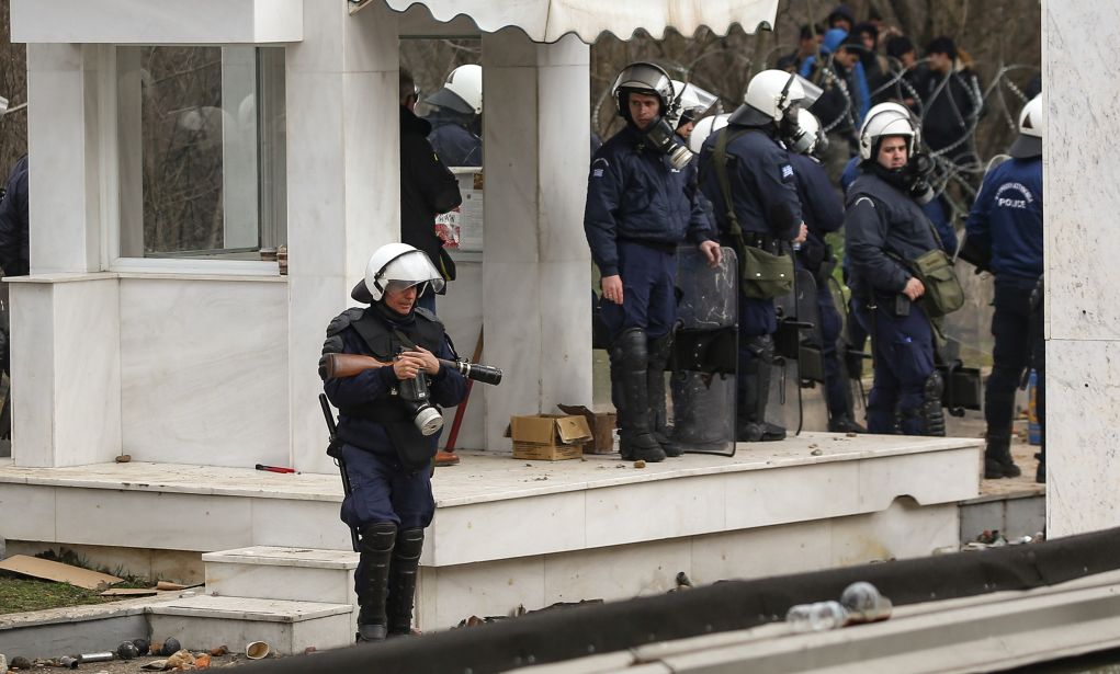 Διμοιρίες ΜΑΤ από Αθήνα και Θεσσαλονίκη μεταφέρονται στον Έβρο