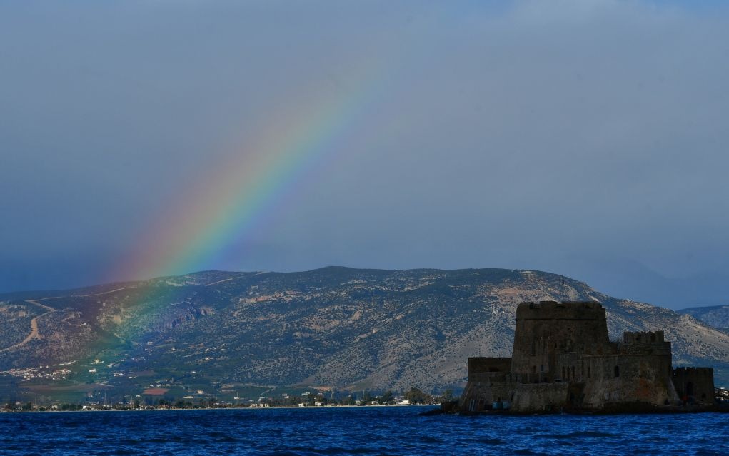 Μαγευτικό ουράνιο τόξο στο Μπούρτζι