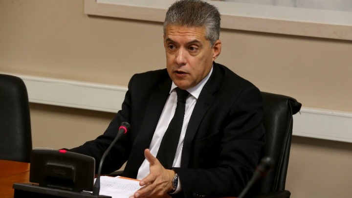 Επίθεση από πολίτες του Παλαμά δέχθηκε ο Κ. Αγοραστός – Του πέταξαν αντικείμενα και νερά