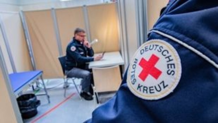 Μάρκους Σέντερ: “Ή τηρείτε τους κανόνες ή επιβάλλεται απαγόρευση εξόδου”