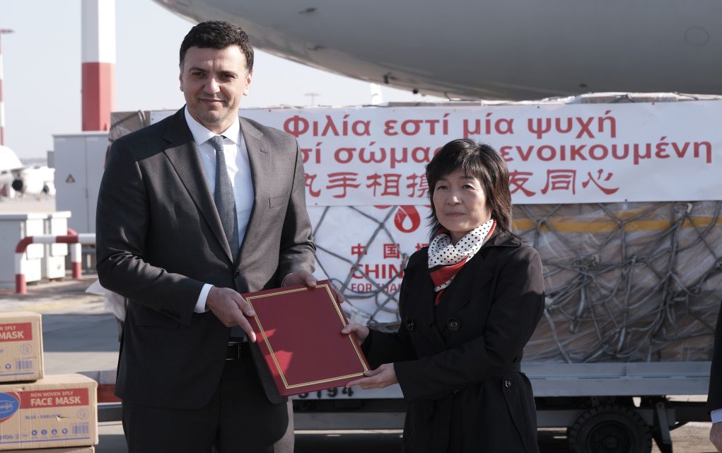 Κορονοϊός : Έφθασαν 500.000 μάσκες από την Κίνα στην Ελλάδα