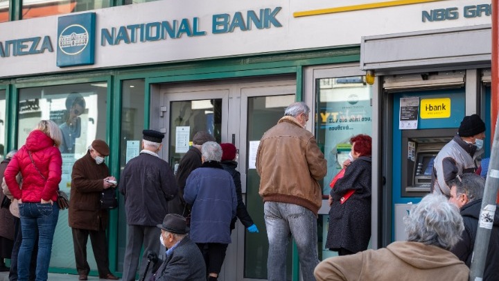 Αστυνομικοί έλεγχοι σε ουρές τραπεζών – 268 παραβάσεις το τελευταίο 24ωρο