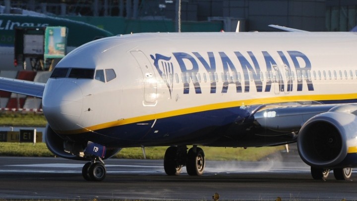 Covid-19: Η αεροπορική εταιρία Ryanair αναστέλλει από τις 24 Μαρτίου σχεδόν όλες τις πτήσεις της