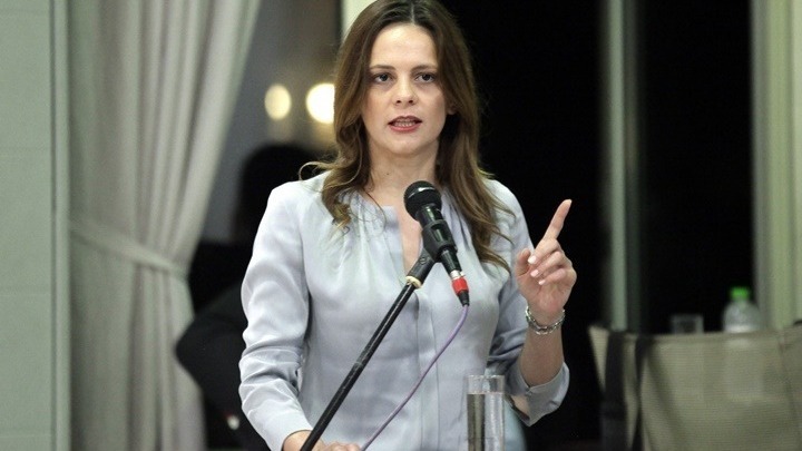 E. Αχτσιόγλου: Η κυβέρνηση ανακοίνωσε ειδικό καθεστώς γρήγορων και μαζικών απολύσεων