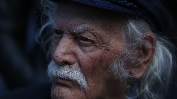 Μεσίστια η σημαία στην Ακρόπολη για τον Μανώλη Γλέζο