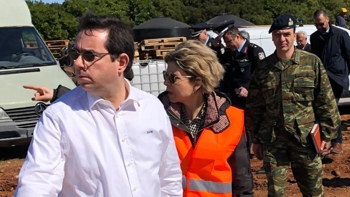 Επίσκεψη του Ν. Μηταράκη στη δομή φιλοξενίας της Μαλακάσας