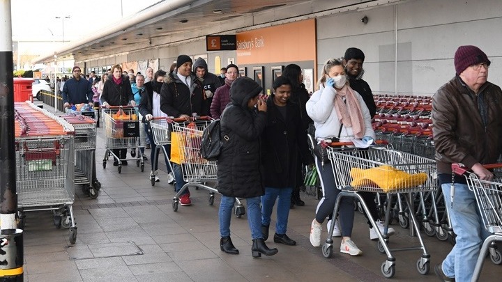 H επιδημία στο Ηνωμένο Βασίλειο δείχνει κάποια σημάδια επιβράδυνσης, λέει ο καθ. Νιλ Φέργκιουσον